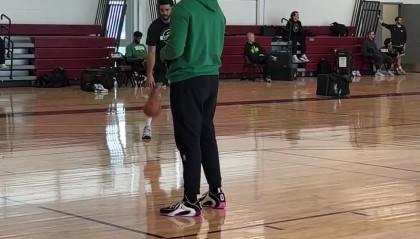 世界杯手机高清观看平台-真要本赛季复出？塔图姆今日进行了原地投篮训练