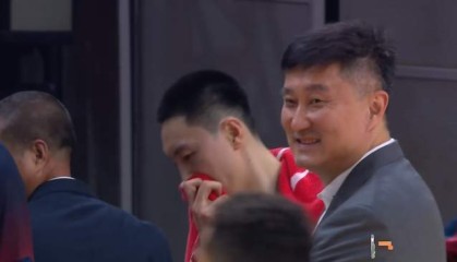 超级大冷门！广东狂输上海40分，徐杰哑火，杜锋却露出诡异笑容