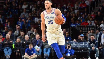 世界杯客户端升级说明-交易吗？高管对西蒙斯意见不一 里弗斯：他需要进步