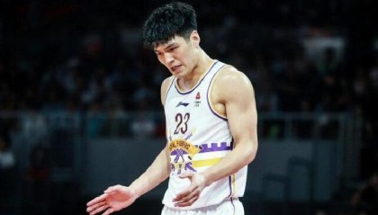 世界杯官方正版客户端下载-0分1板+正负值最低，状元郎回家不会打球了？球迷：不敢打就下去