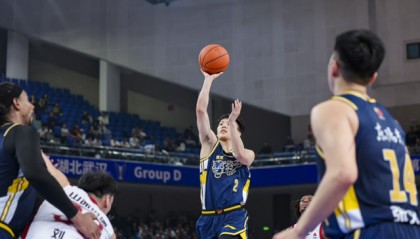 世界杯手机高清观看平台-广东宏远拒绝输球！全力击败上海男篮，奎因对位张镇麟，央视直播